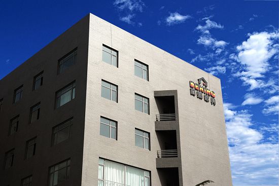 國(guó)富縱橫與百?gòu)?qiáng)家具達(dá)成“品牌保姆”戰(zhàn)略合作